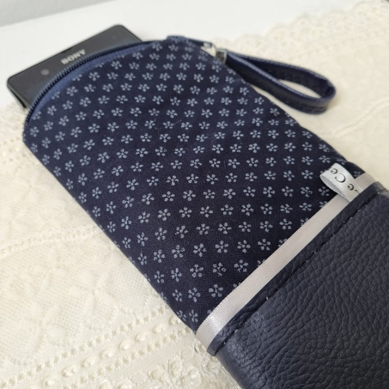 Etui zippé pour téléphone - Kiko - simili cuir bleu marine