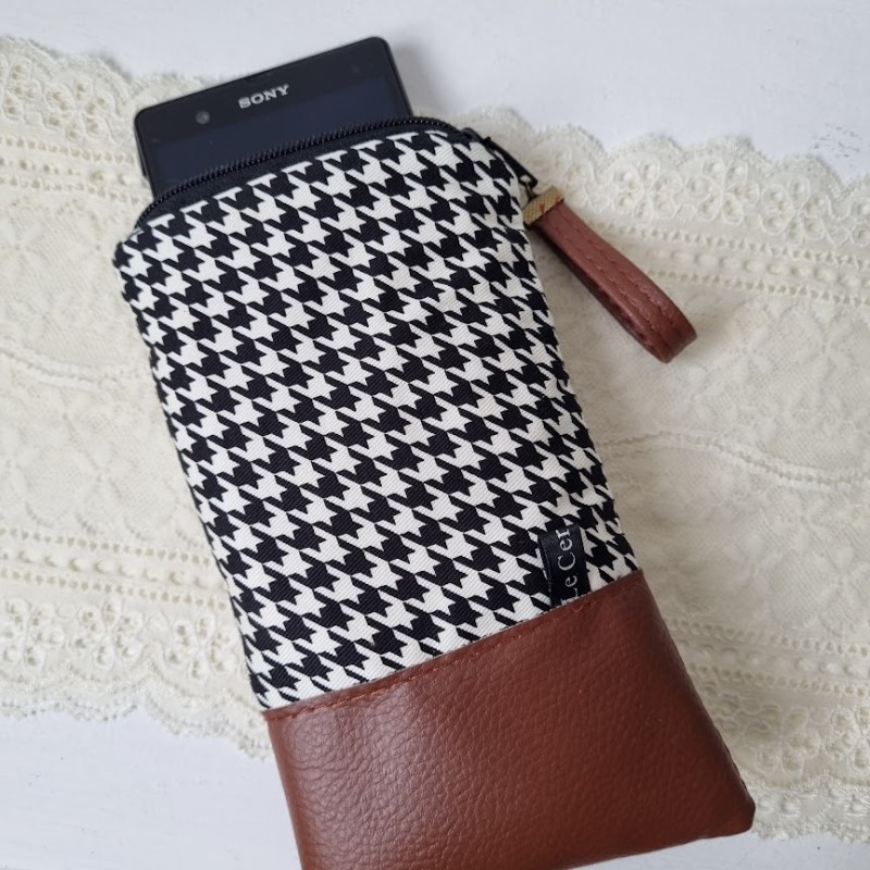 Etui zippé pour téléphone - Lila - simili cuir marron