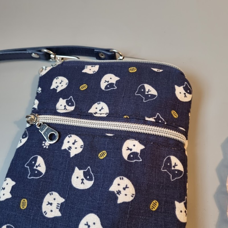 Mini-sac pour téléphone - Maruneko bleu marine & blanc