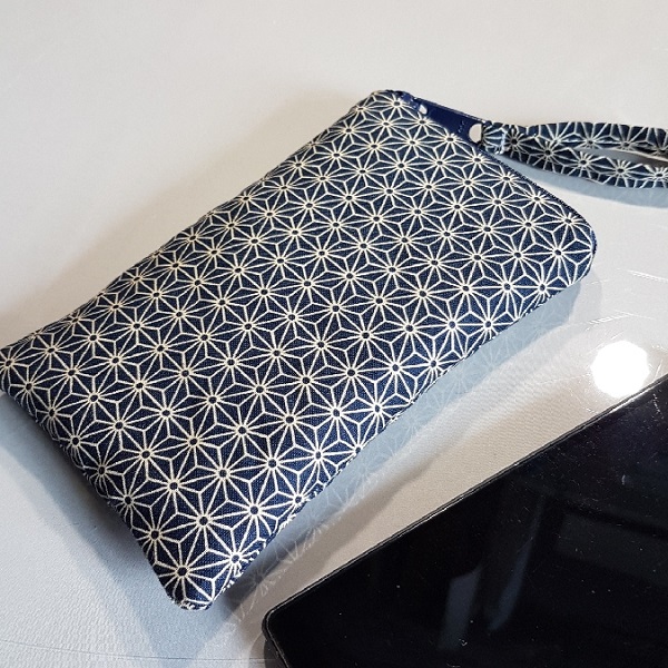 Smartphone sleeve - zipper closure - Asanoha blue