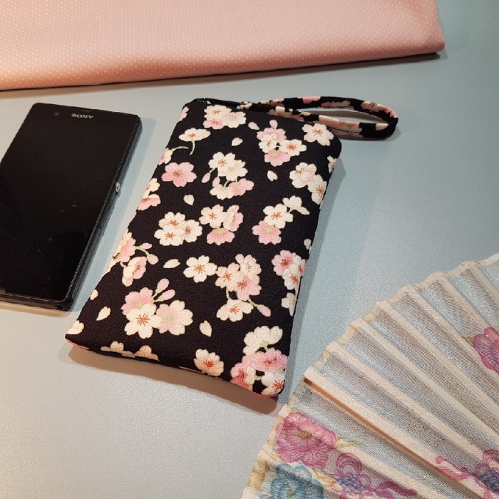 Smartphone sleeve - zipper closure - Emi black pink